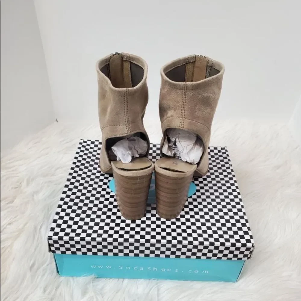 Soda Open Toe Ankle Booties Clay Block Heel Size 7.5